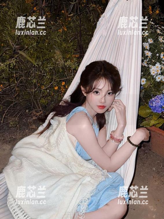 妖精社 - 李佳儿高跟鞋写真大赏：那些令人心动的原图瞬间！.txt