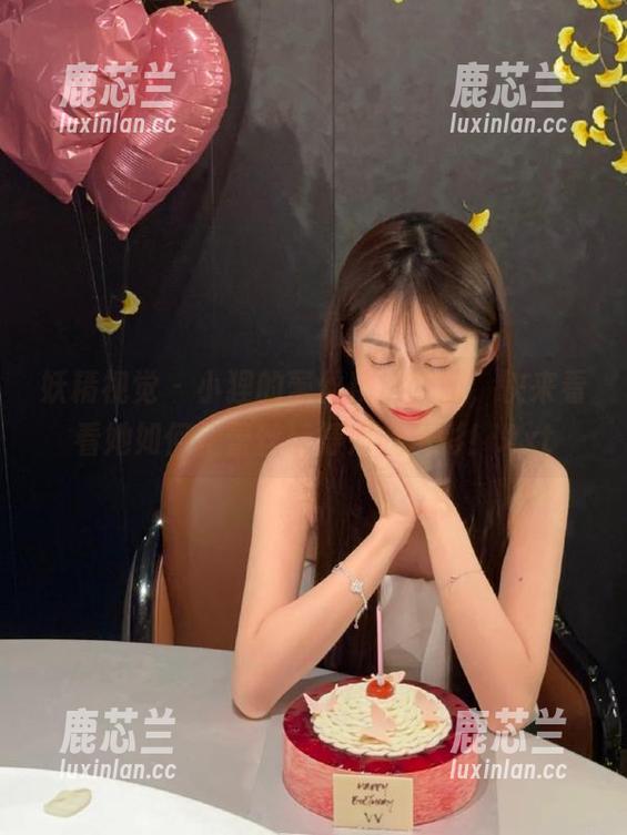 妖精视觉 - 小狸的蕾丝精选套图，快来看看她如何把蕾丝玩得如此精彩！.txt