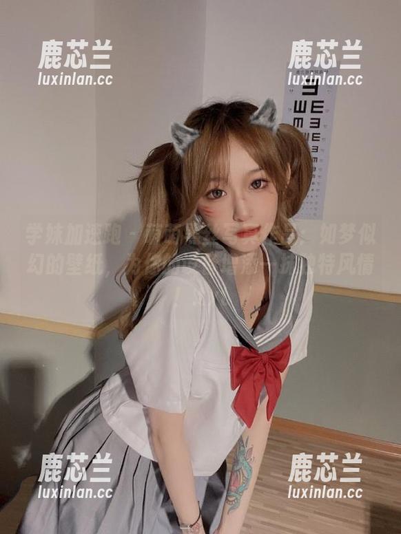 学妹加速跑 - 萌萌黑丝写真作品：如梦似幻的壁纸，为你的设备增添一抹独特风情！.txt