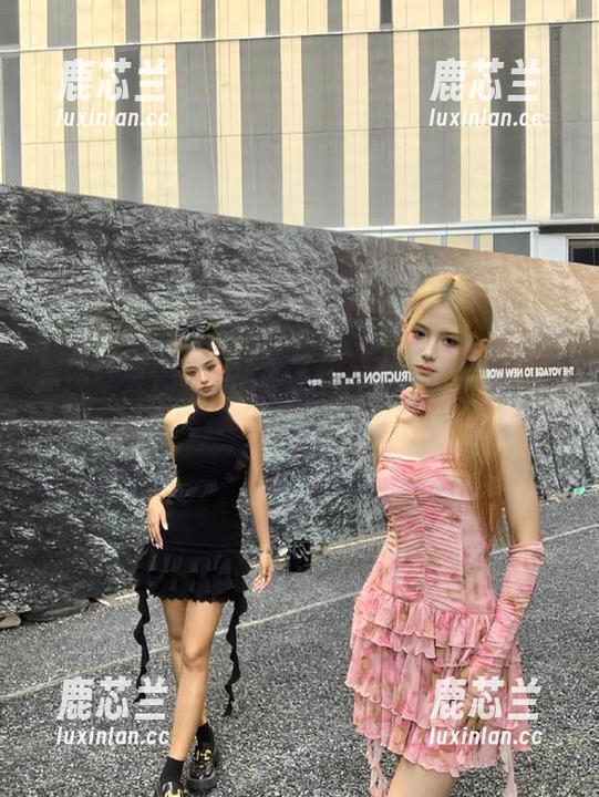 惊艳登场！小和甜酒最新写真合集里的奶牛竟如此撩人！.txt