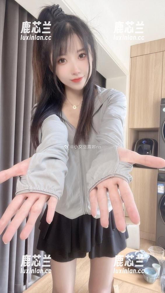 小女巫露娜 小女巫露娜流音图册全新上线,免费欣赏她的迷人写真作品!.txt