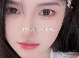 下载观看“小小奶瓶儿”女神图包,发现那些动人心弦的写真故事!.txt