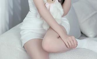 微密圈 - 小萌子魅力黑色丝袜写真合集，探索她的时尚与艺术魅力之旅.txt