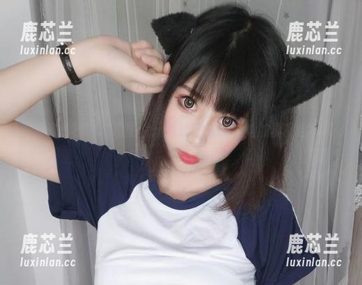 小酥酱的秘密私拍图片：透过镜头探索她的真实自我.txt