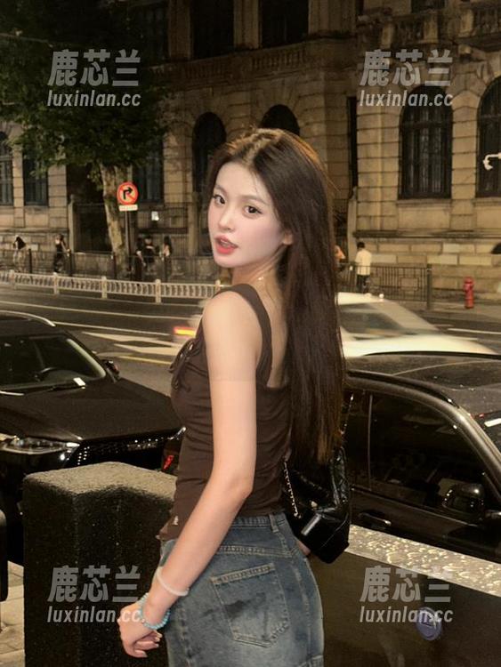 尤果网 - 精选定制图片，乔依琳肉丝系列写真燃情上线.txt