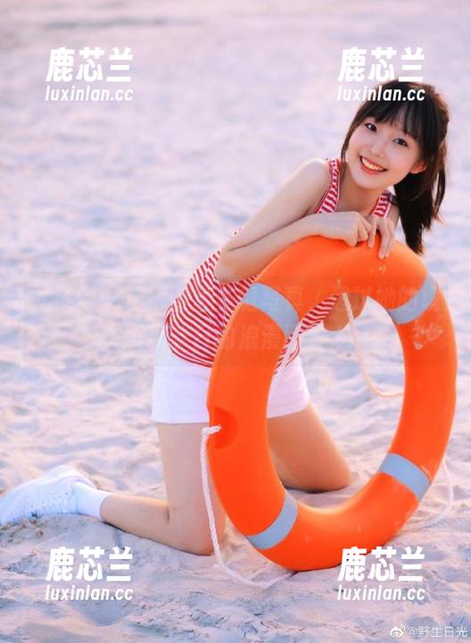 尤果网 - 仙妮全套圣诞写真，透过她的镜头展现节日的浪漫图片.txt