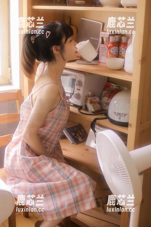 尤果网 - 超清福利图包：周妍希白裙写真，释放清新气息的视觉饕餮！.txt