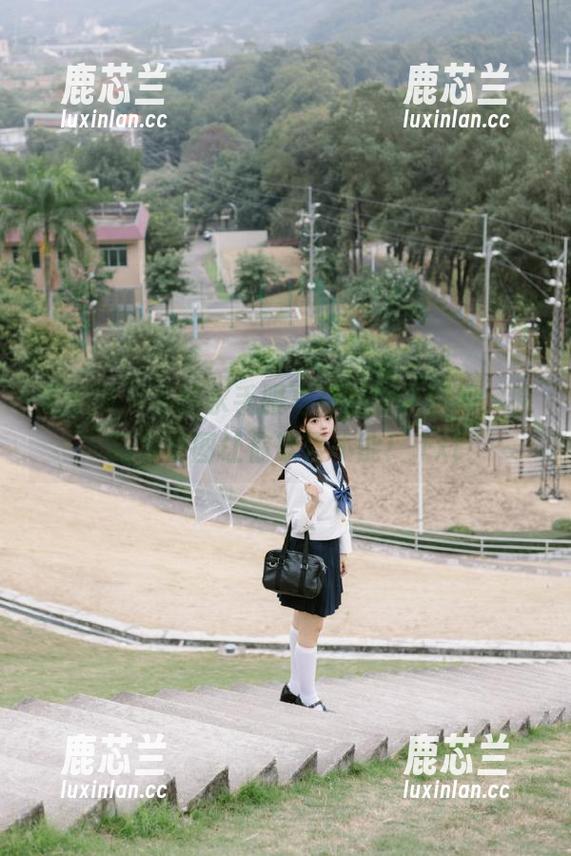 尤果网 - 小欧水手服写真的迷人瞬间，原图与套图让你欲罢不能！.txt