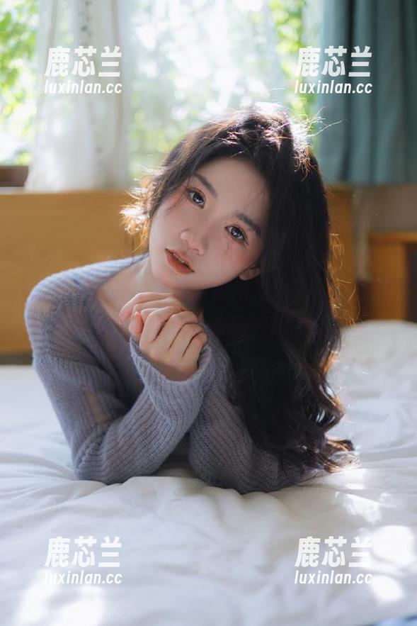 尤果网 - 张之龄最新自拍写真集，全新视角下的她，揭示内心深处的美丽.txt