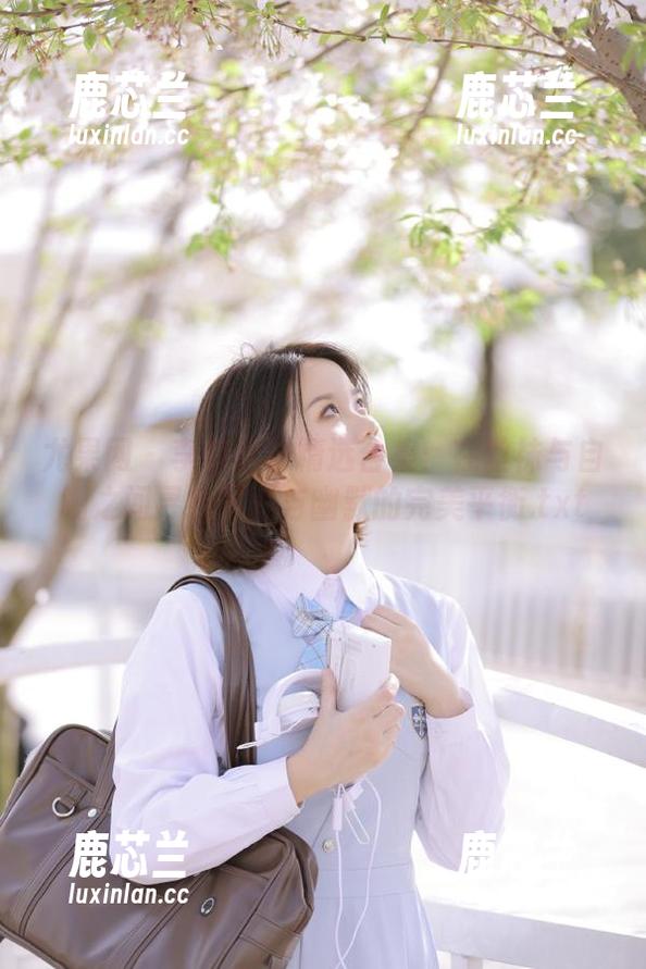 尤果网 - 李焱丝袜精选合集：在丝袜与自嘲之间寻找时尚与幽默的完美平衡.txt