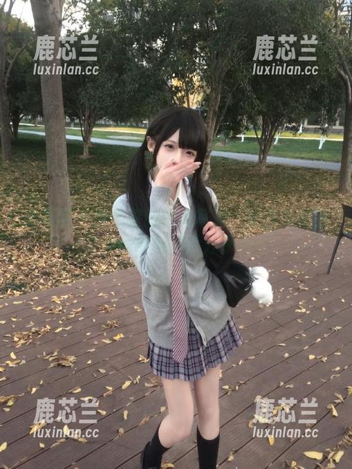 尤果网 - 沈佳熹的睡衣写真：舒适与美丽并存的瞬间照片分享.txt
