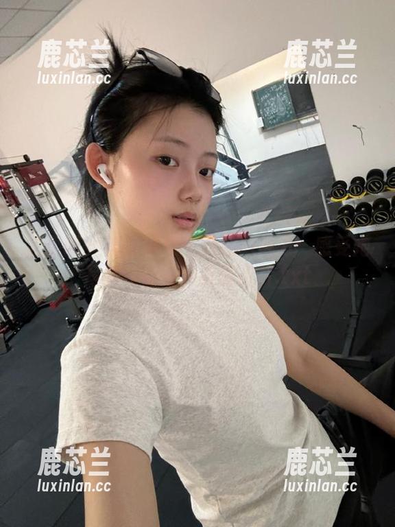 尤果网 - 沈诺馨女王的私房魅力：感受她写真作品中的美丽图片.txt