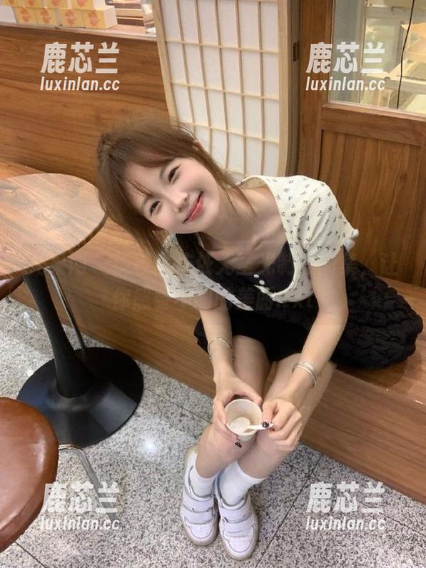 尤果网 - 解锁田依依无圣光制服图集，让你感受不同的美丽.txt