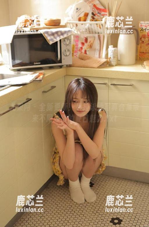 尤果网 - 全新更新！贝拉泳池写真合集带来不同寻常的夏日魅力.txt