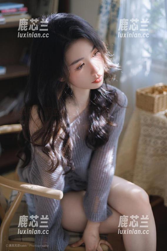 尤果网 - 靳宝最新美脚写真合集发布，免费下载独特风格，拥有不一样的魅力！.txt