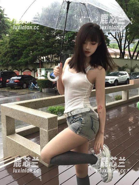 尤物馆 - 突破职场平凡！nova李雅私房图包中的职业装灵感全在这里.txt