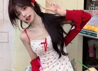尤物馆 - 细节至美：孟狐狸FoxYini裤里丝高清套图，展现她的个性与气质.txt