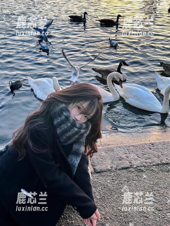 尤蜜荟-Carol周妍希 尤蜜荟 - 极致白色:Carol周妍希的在线高清写真带来的视觉冲击与情感共鸣.txt