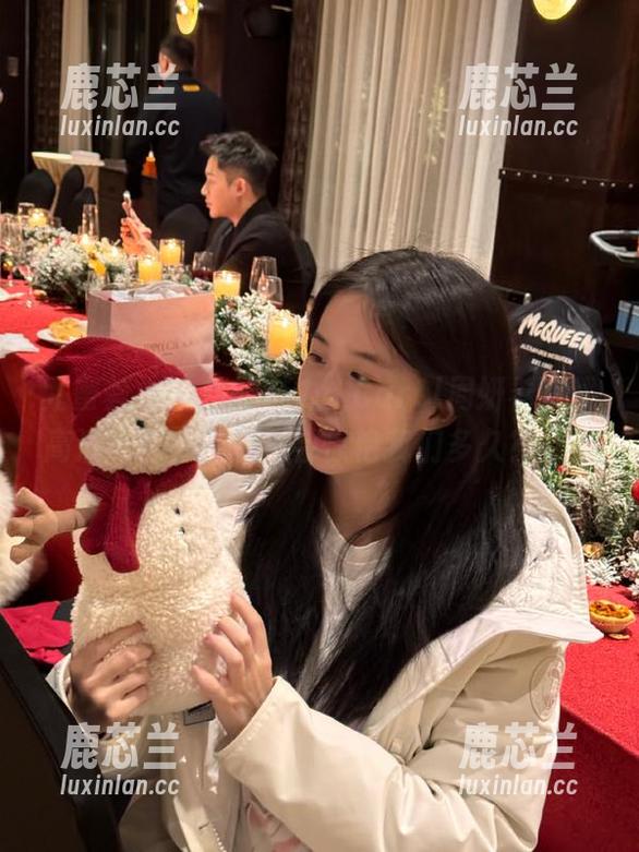 尤蜜荟-Carol周妍希 尤蜜荟 - 白色的魅力,Carol周妍希在线高清写真,究竟又会惊艳我们多久?.txt
