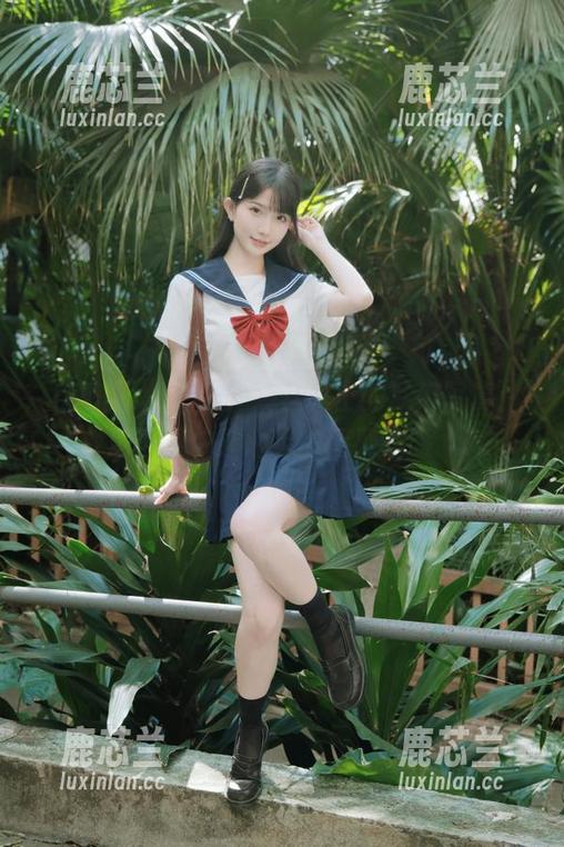 尤蜜荟-Egg-尤妮丝 尤蜜荟 - Egg-尤妮丝护士的梦幻写真:使用原图构建心灵的图册之旅.txt