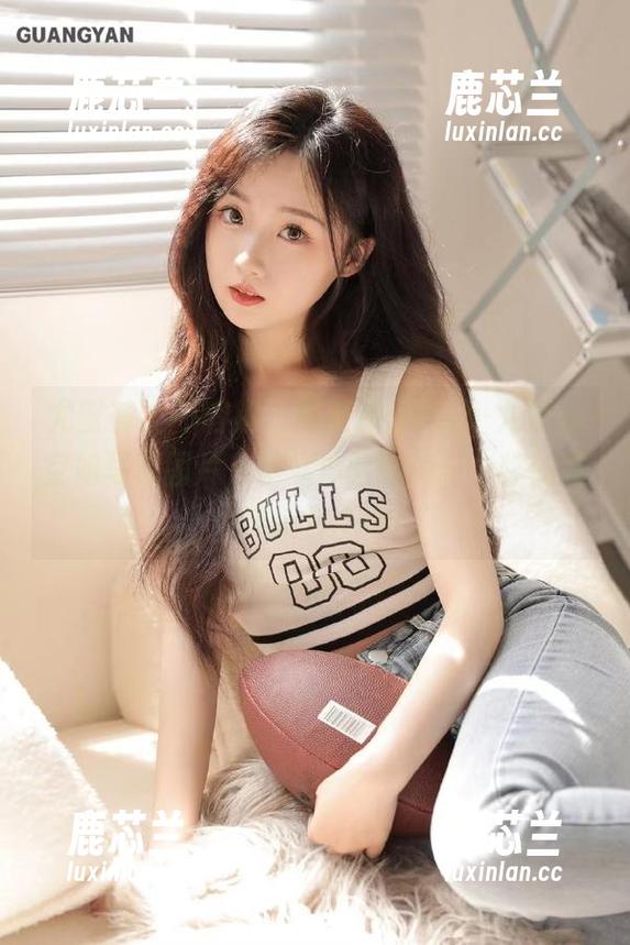 尤蜜荟-Egg-尤妮丝 尤蜜荟 - 不容错过的更新:Egg-尤妮丝空姐写真图片,带你体验时尚与个性的完美结合.txt