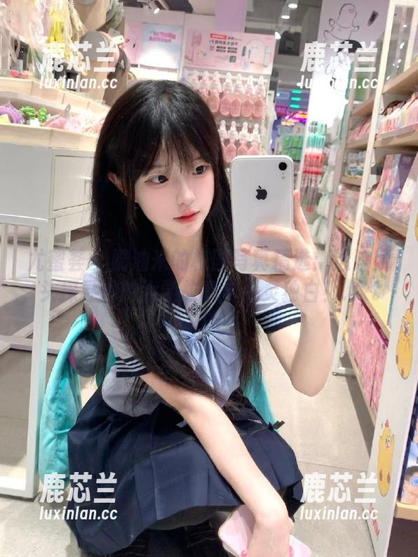 尤蜜荟-奶油米 尤蜜荟 - 奶油米的校园写真精选:透过镜头探寻她的大学故事与心灵独白!.txt