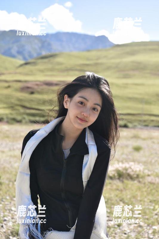 尤蜜荟-娜露selena 尤蜜荟 - 娜露selena泳装图集分享:从沙滩到泳池,她的造型让人忍不住想笑的背后故事.txt