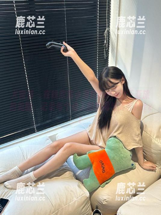 尤蜜荟-小海臀Rena 尤蜜荟 - 在线欣赏小海臀Rena的三亚旅拍美图,记录每个动人的瞬间与笑容!.txt