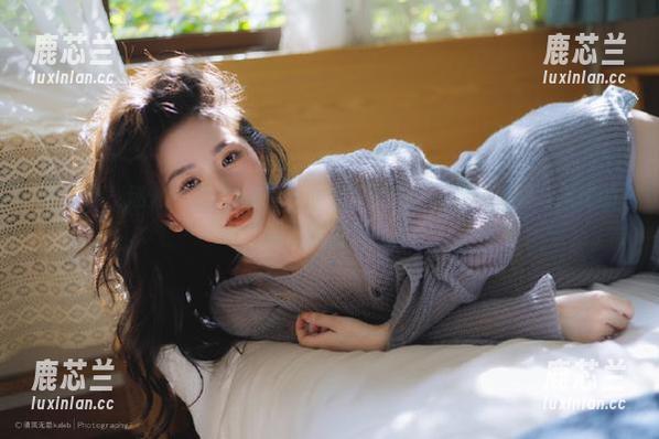 尤蜜荟 - 迷人的张思允Nice毛衣写真作品合集：温暖与风格的完美结合.txt