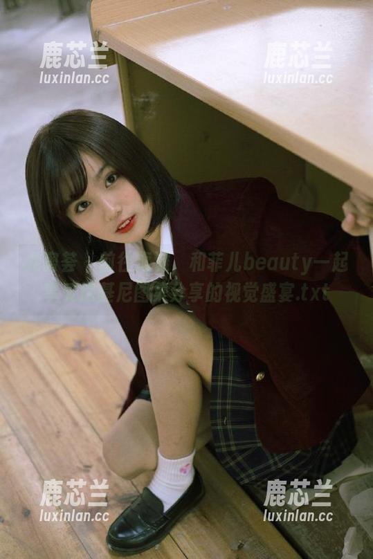 尤蜜荟 - 前往海滩，和菲儿beauty一起享受比基尼图集分享的视觉盛宴.txt