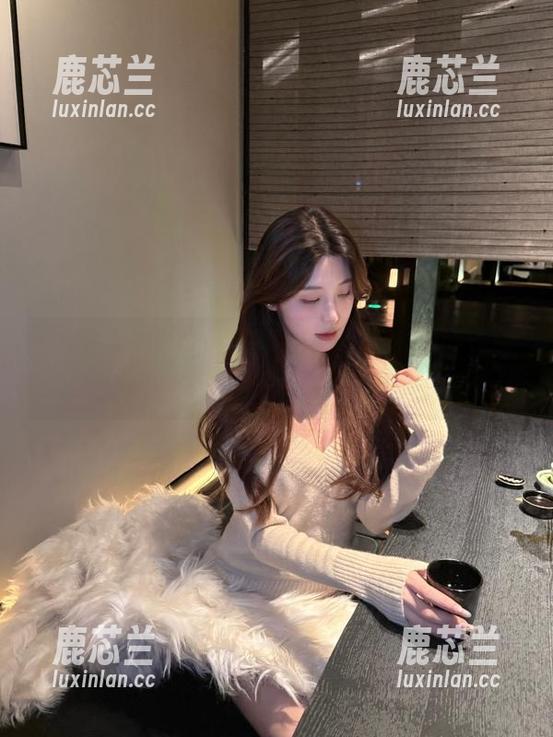 微密圈 - 走进就是阿朱啊的艺术空间：镂空写真原图展现她的独特视野与风格.txt
