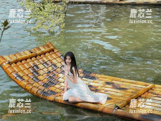 微密圈 - 青春永驻：就是阿朱啊学妹独特视角下的写真图片，呈现多样的风格.txt