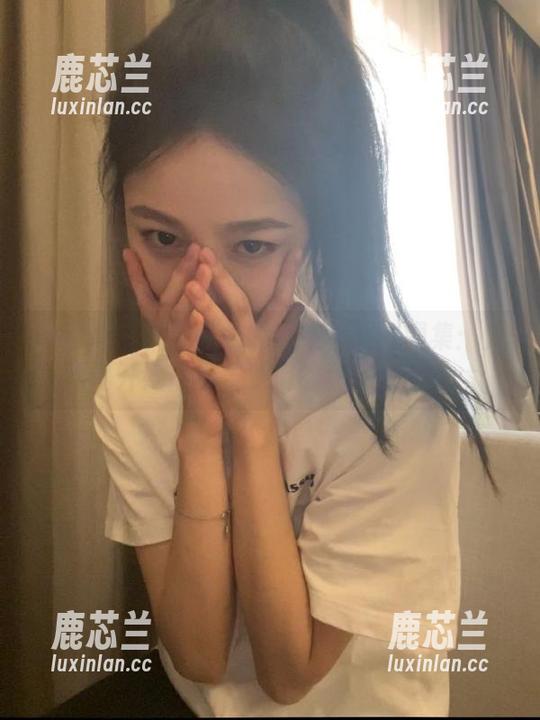 微密圈 - 就是阿朱啊的纯白福利图集：为你揭开她青春与梦幻的独特面纱.txt