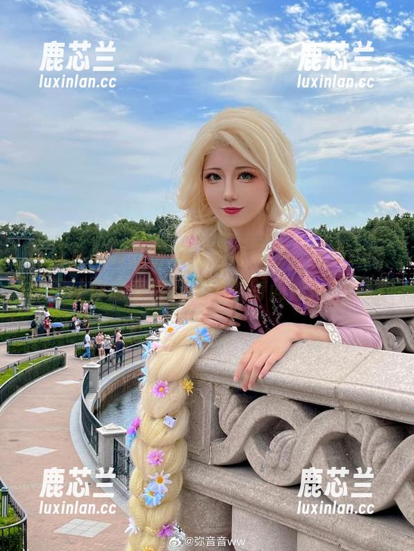 弥音音ww倾情演绎旗袍风情，绝美cos套图让你感受传统文化的时尚碰撞！.txt