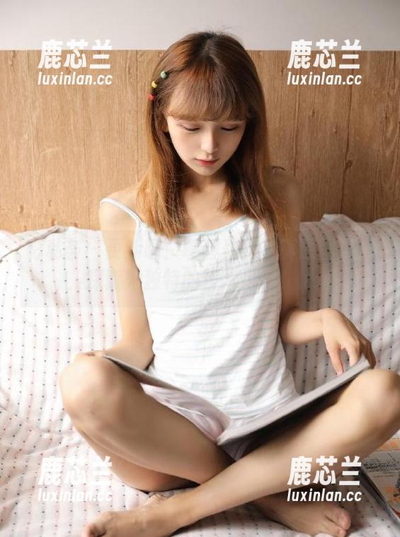 影私荟 - 更新啦！啊狸美足写真原图发布，探索她独特的艺术风格！.txt