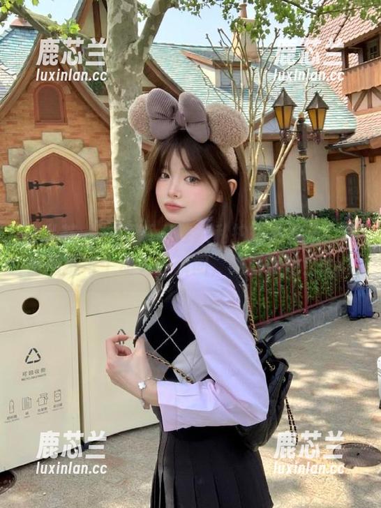 影私荟-柠檬vivi 影私荟 - 柠檬vivi独家私拍短裤套图,尽情捕捉每个动人的瞬间,绝对惊艳!.txt