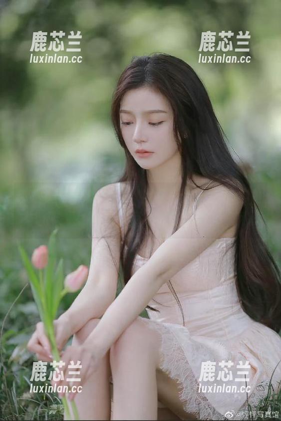 微密圈 - 精选原图：当徐莉芝Booty自嘲式地演绎女君的交接，别样风情袭来.txt