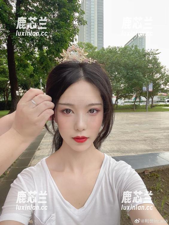 趁年轻，抖娘利世吉他妹妹为你送上美图大礼包，别错过哦！.txt