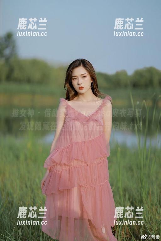 推女神 - 借助梦娜Vanessa皮衣写真，发现隐藏在美图背后的独特韵味.txt