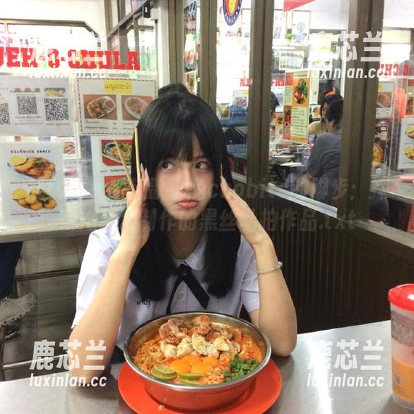 推女神 - 跟随歆小兔chobits的脚步：探索她精心制作的黑丝私拍作品.txt