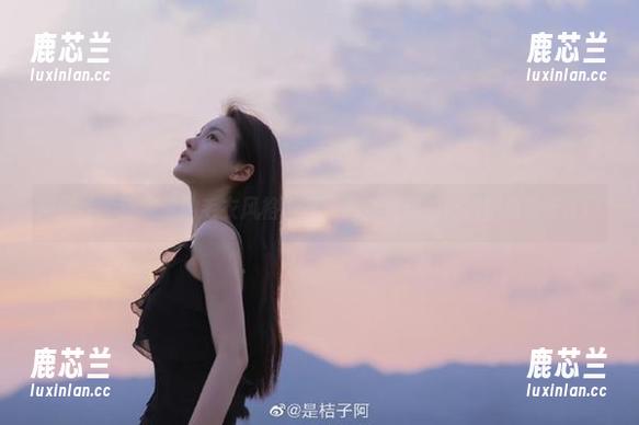 推女神 - 沫晓伊的毛衣风格合集：温柔优雅的照片拍摄分享.txt