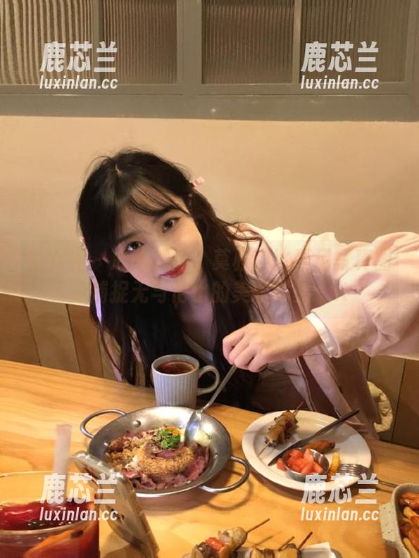 推女神 - 心动瞬间：莫雅淇比基尼写真图册捕捉无与伦比的美丽时刻.txt
