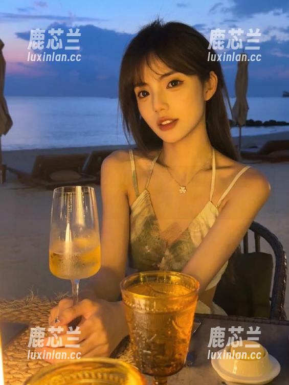 推女神 - 顾欣怡山间精灵的私房原图：清纯女神如晓风拂柳.txt