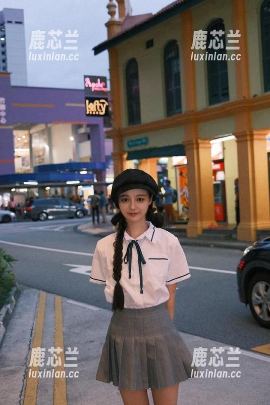微密圈 - 精选提袜少女校园写真：获取全高清原图，轻松点击下载！.txt
