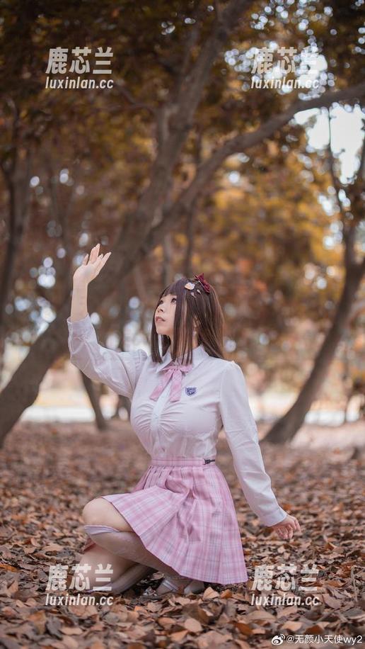 展现“无颜小天使wy”OL的无限魅力：精美cos原图欣赏.txt