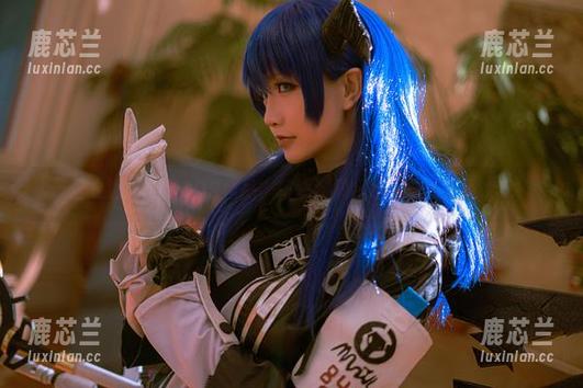 星之迟迟高清COS作品，镇海潋滟水色的唯美呈现.txt