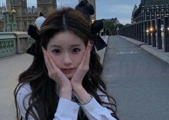星颜社 - Emily尹菲泳衣写真原图大放送:冲浪佳人完美演绎夏日风尚.txt