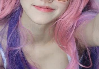 星颜社 - 唐思琪的海边私房写真：从衣着到姿态，完美无瑕的拍摄技术.txt