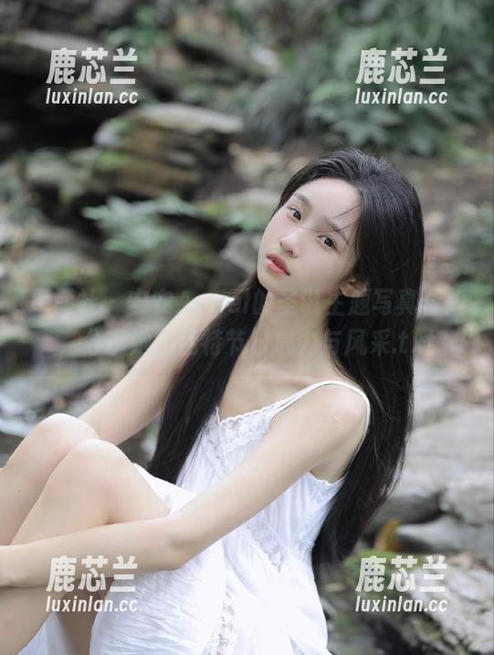 星颜社 - 安安Angel的圣诞主题写真合集，分享她的独特节日魅力与风采.txt