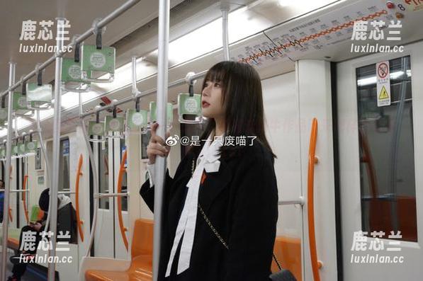 在无圣光的包围中，是一只废喵了的竞泳奶牛作品带来别样的视觉体验！.txt